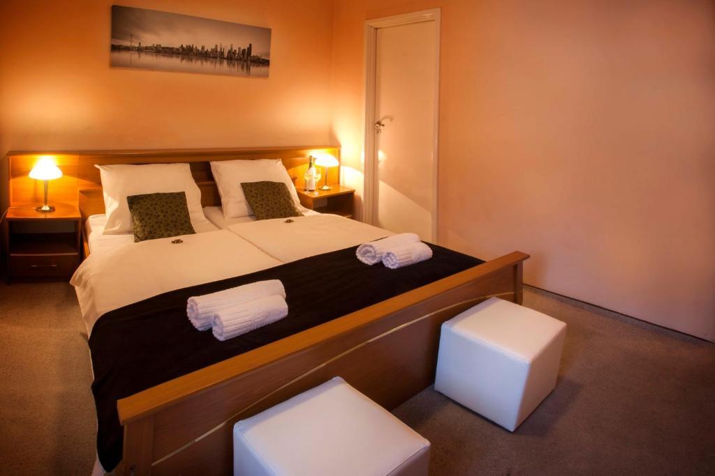 Hotel Wyzsza Brama Centrum Цешин Номер фото