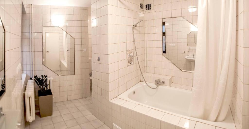 Hotel Wyzsza Brama Centrum Цешин Номер фото