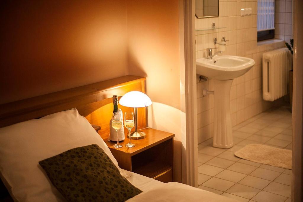 Hotel Wyzsza Brama Centrum Цешин Номер фото