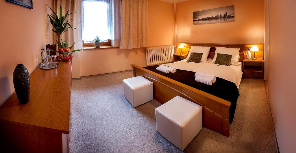 Hotel Wyzsza Brama Centrum Цешин Номер фото