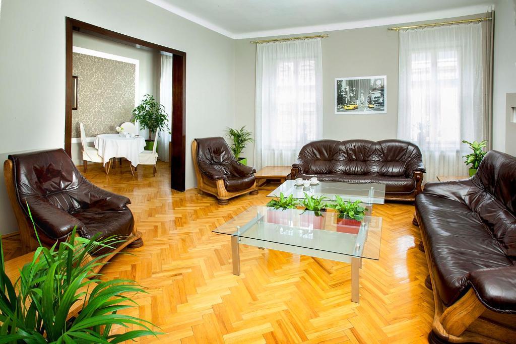 Hotel Wyzsza Brama Centrum Цешин Екстер'єр фото