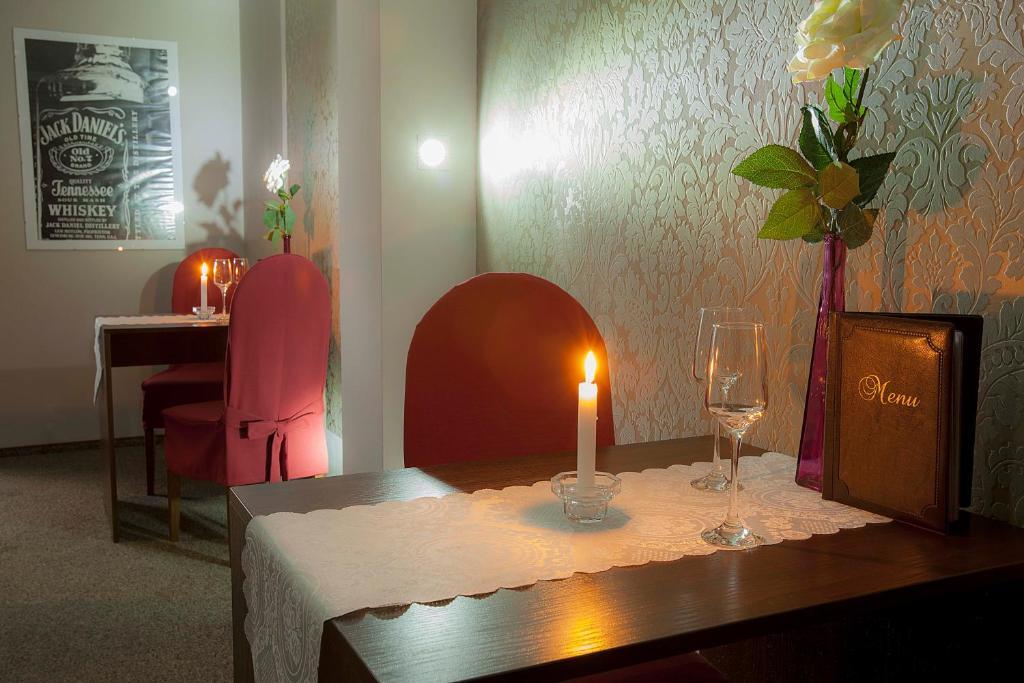 Hotel Wyzsza Brama Centrum Цешин Екстер'єр фото