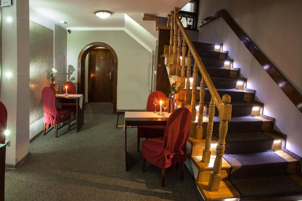 Hotel Wyzsza Brama Centrum Цешин Екстер'єр фото